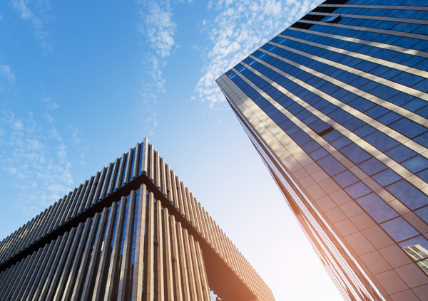 临沂玻璃护栏批发价格、临沂玻璃护栏厂家直销、临沂玻璃护栏行业报价、不锈钢复合管护栏、人车分流栏、镀锌喷塑防撞栏、铁艺护栏。